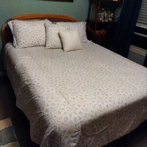 Queen Comforter Set